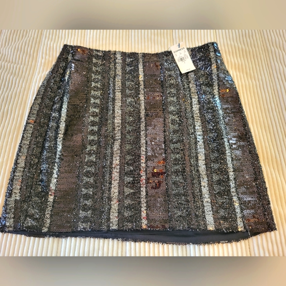Express sequence mini skirt